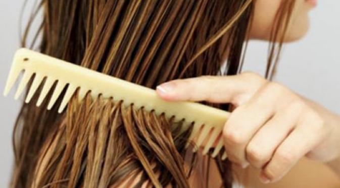 Berhenti lakukan 11 kebiasaan buruk ini agar kecantikan rambut bisa didapatkan.