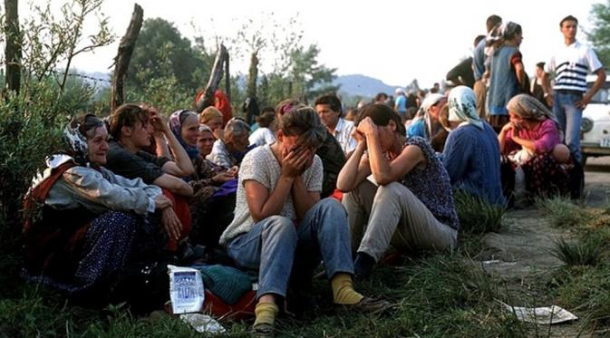 Pengungsi Srebrenica Menuju Tulza. (Reuters)