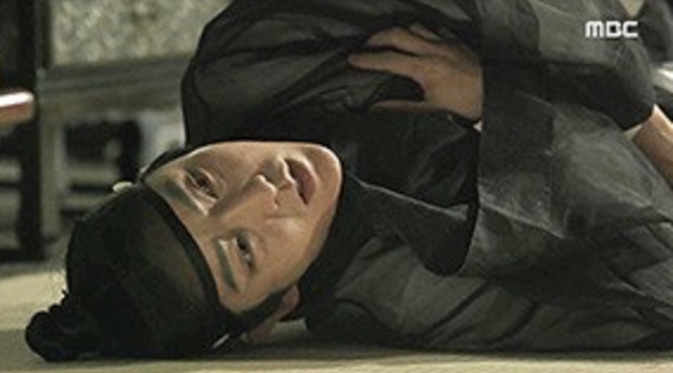 Lee Jun Ki saat berperan sebagai vampire dalam drama Scholar who Walks the Night