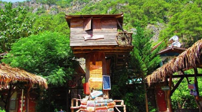 Kadir's Tree Houses, Olympos, Turki | via: buzzfeed.com