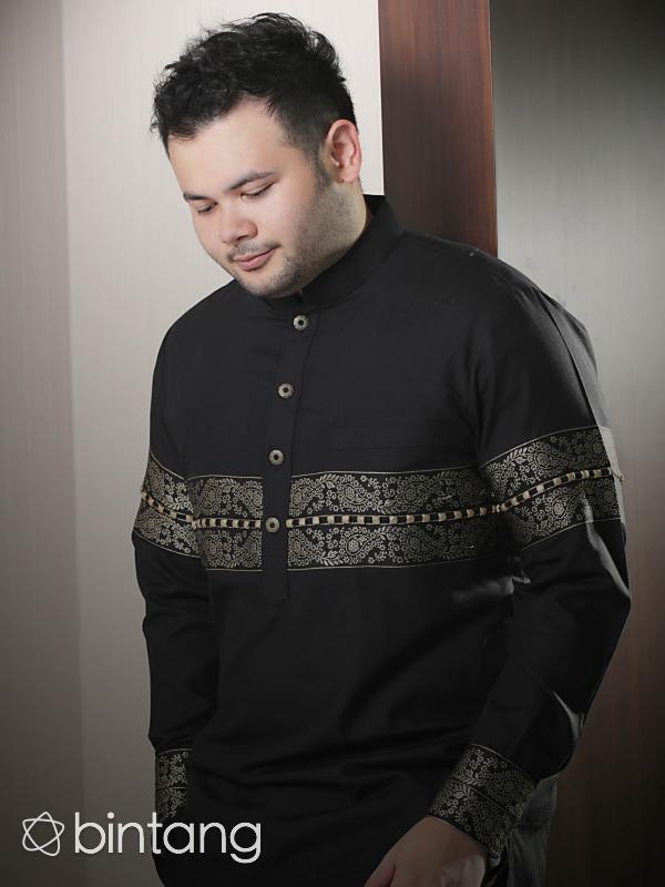 Ridho Rhoma optimis dangdut bisa diterima oleh publik dunia, buktinya beberapa negara sudah menerima. (Wardrobe: House of Hasto; Hasto Nugroho JS. Foto: Galih W. Satria/Bintang.com)