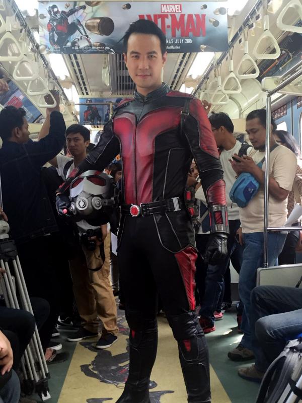 Daniel Mananta dengan kostum Ant-Man