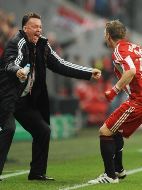 Louis Van Gaal dan Bastian Schweinsteiger ketika masih berada di Bayern Muenchen  (AFP PHOTO / CHRISTOF STACHE)