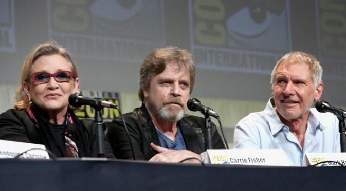 Carrie Fisher, Mark Hamill, dan Harrison Ford di panel Star Wars: The Force Awakens dalam ajang Comic-Con San Diego 2015. (Foto: Screen Rant)