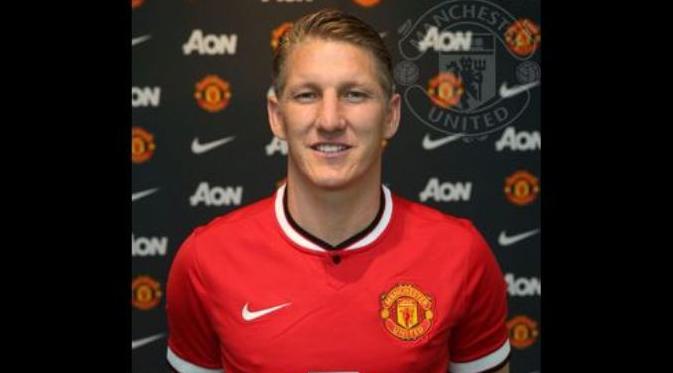Manchester United rekrut Bastian Schweinsteiger dari Bayern Muenchen pada musim panas 2015 (twitter.com/ManUtd/media)