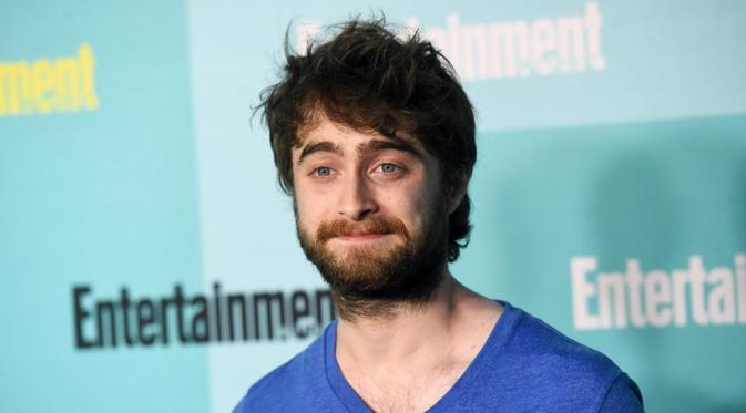 Aktor ganteng Daniel Radcliffe tampil berbeda saat hadir di San Diego Comic-Con 2015 di San Diego, California, 11 Juli 2015. (Jason Merritt/Getty Images untuk Entertainment Weekly/AFP)