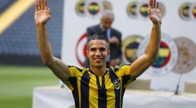 Robin van Persie telah resmi bergabung dengan klub asal Turki, Fenerbahce.  (Reuters)