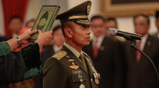 Jokowi resmi melantik Letnan Jenderal TNI Mulyono sebagai KSAD. (Liputan6.com/Faizal Fanani)