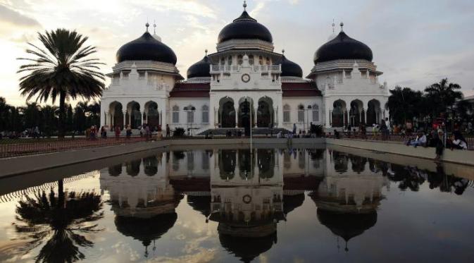 Masjid Raya Baiturrahman, Banda Aceh. (Reuters/Damir Sagolj)