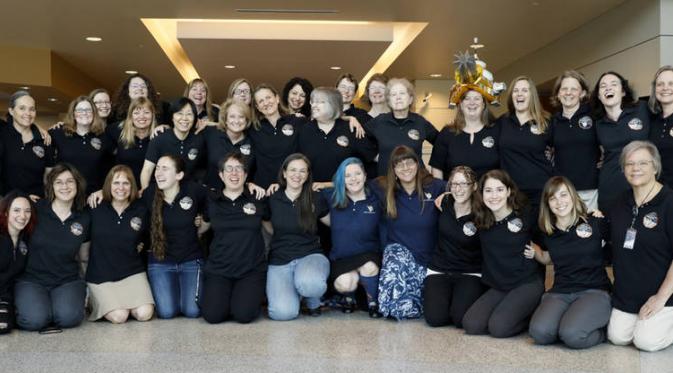Dari 200 anggota inti tim New Horizons ke Pluto, 25 persennya adalah perempuan. (NASA)