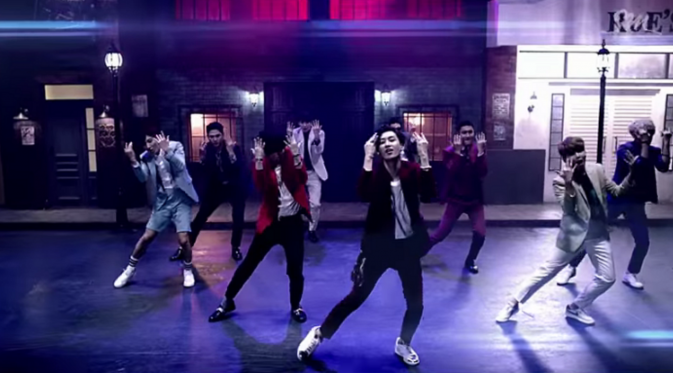 Super Junior dalam videoklip karya terbarunya, Devil