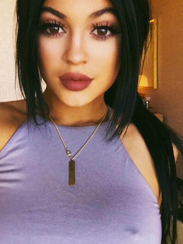 Kylie Jenner (via hollywoodlife.com)