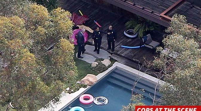 Polisi di kediaman Demi Moore (Foto: Splash News Online)