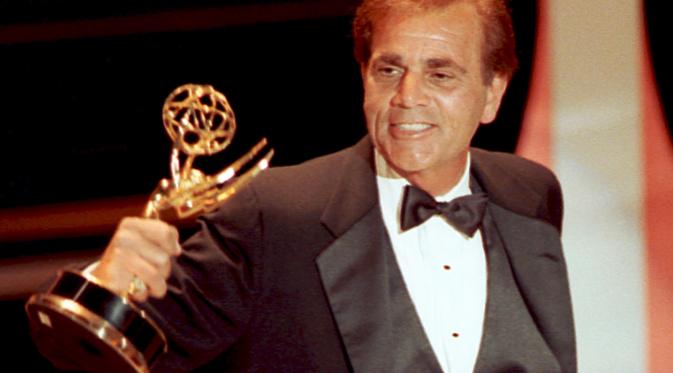 Alex Rocco saat memenangkan penghargaan Emmy.