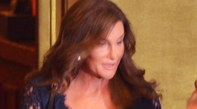 Caitlyn Jenner tertangkap sedang berpesta di bar gay terkenal bernama The Abbey di West Hollywood belum lama ini.