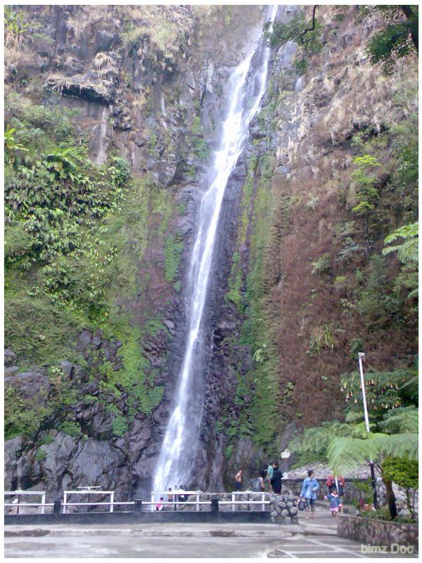 Potret Keindahan Air Terjun Sedudo Sebelum Longsor. | via: indonesia-tourism.com