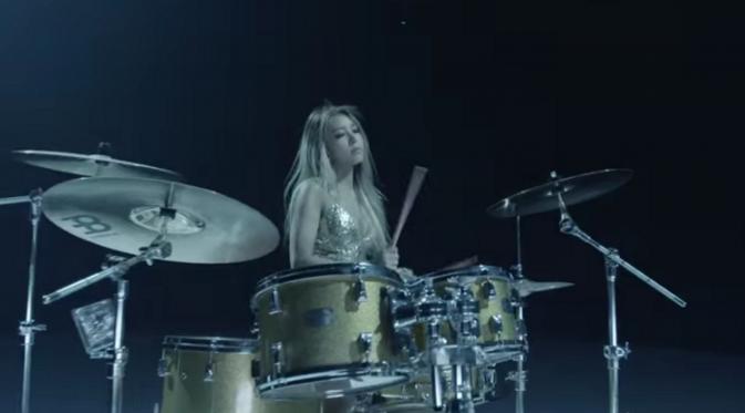 Dalam cuplikan terbaru, Yubin tampak seksi saat menggebuk drum dalam proyek musik Wonder Girls terbaru.