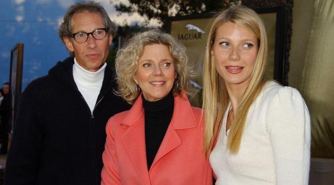 Gwyneth Paltrow beserta ayah dan ibunya. (Foto: Daily Mail UK)