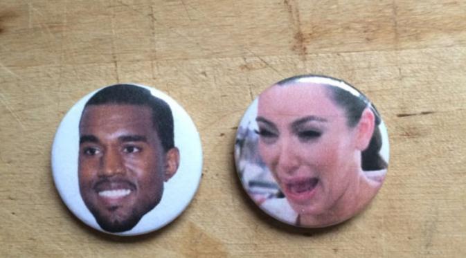 Pin Kanye West dan Kim (Via: etsy.com)
