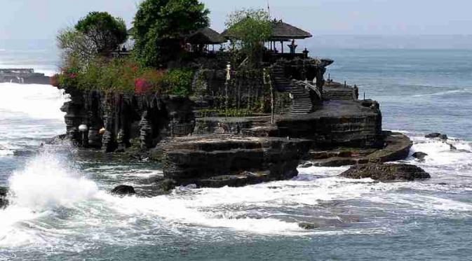Ilustrasi keindahan alam Bali | Via: fastatour.com