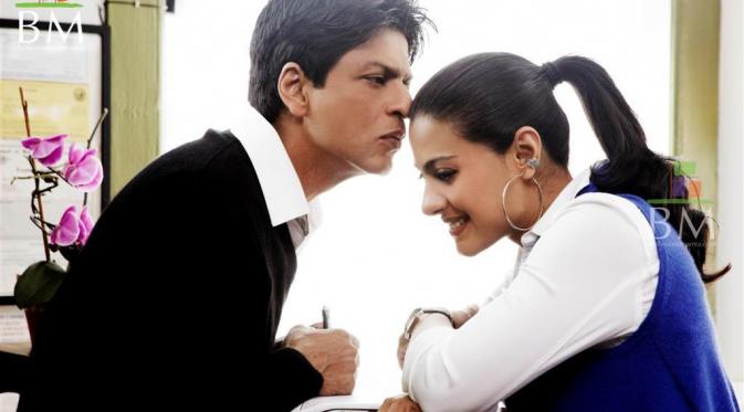 Kajol dan Shahrukh Khan dalam film Karan Arjun. Foto: via allxiiso.com