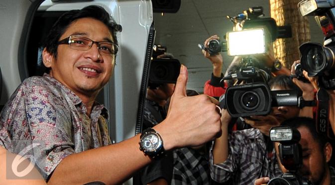 Pasha Ungu usai mendatangi KPK untuk melaporkan harta kekayaannya, Jakarta, Jumat (24/7/2015). Pelaporan tersebut sebagai syarat karena dirinya maju sebagai calon Walikota Palu. (Liputan6.com/Yoppy Renato)