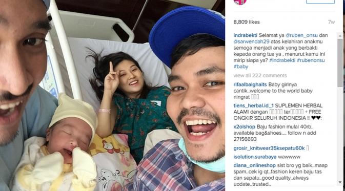 Indra Bekti saat mengunjungi Sarwendah, istri Ruben Onsu yang baru saja melahirkan [Foto: Instagram].