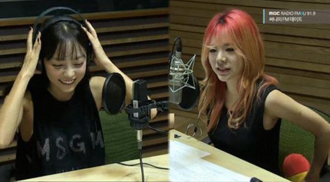 Goo Hara saat menjadi bintang tamu dalam acara radio yang dipandu Sunny `Girls Generation` dalam Sunny’s FM Date