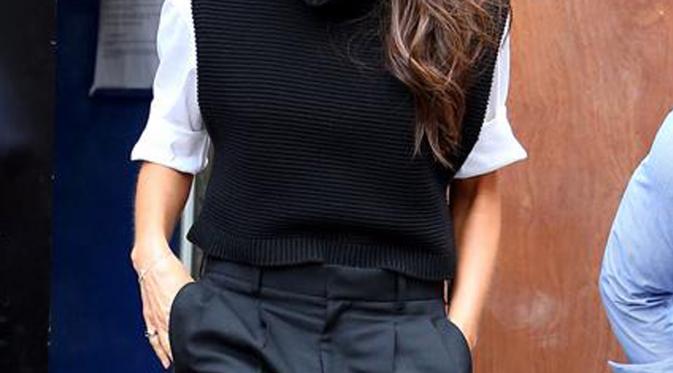 Gaya Busana Layer Victoria Beckham