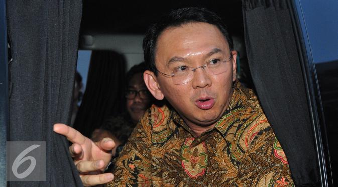 Gubernur DKI Jakarta Basuki Tjahaja Purnama saat memberikan keterangan pers kepada media  (Liputan6.com/Herman Zakharia)