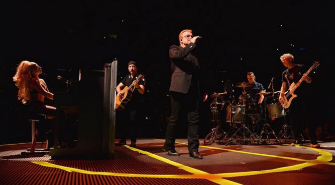 U2 dan Lady Gaga (via tribumagazine.net)