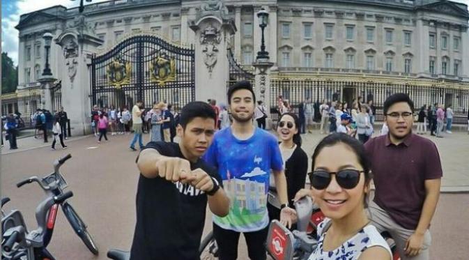 Vidi Aldiano di Buckingham Palace (Instagram)
