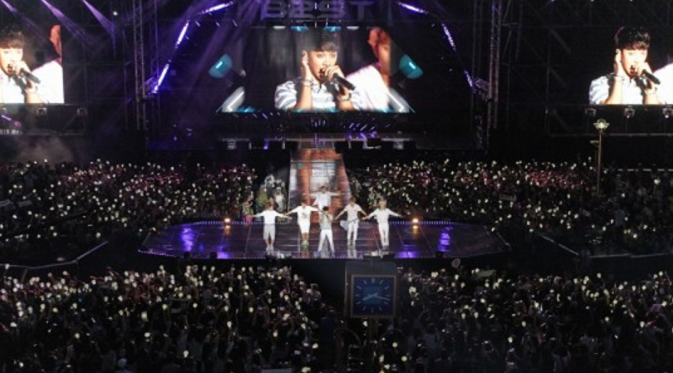 B2ST dalam salah satu penampilannya di Korea Selatan, beberapa waktu lalu.