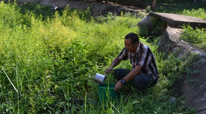 Warga Kota Bengkulu mulai mengkonsumsi air rawa akibat tidak turun hujan selama 2 bulan terakhir. (Liputan6.com/Yuliardi Hardjo Putra)