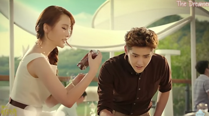 Wu Yi Fan atau Kris yang tampil dalam iklan produk susu dengan jalan cerita yang lucu.