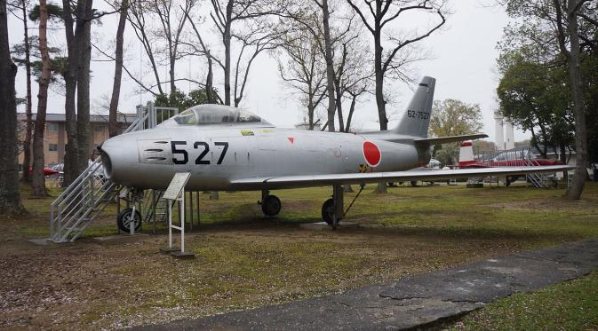 Jet tempur Mitsubishi F-86F Sabre milik pasukan bela diri Jepang (Wikipedia)