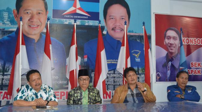 Pengurus Partai Demokrat Bengkulu saat menjaring calon kepala daerah yang akan diusung pada pilkada serentak 9 Desember 2015 mendatang. (Liputan6.com/Yuliardi Hardjo)