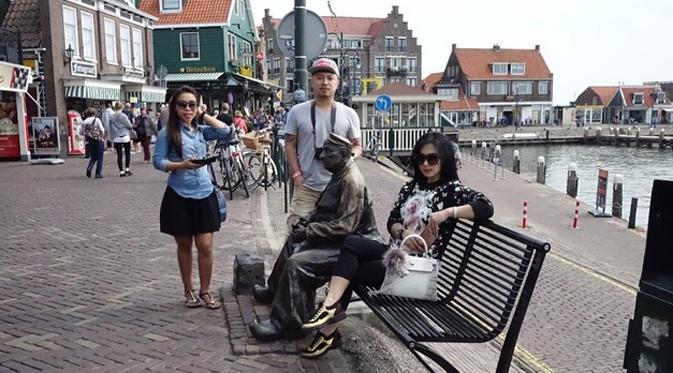Kota indah yang pertama dikunjungi oleh Syahrini yaitu Amsterdam, ibukota Belanda. (Photo : Instagram)