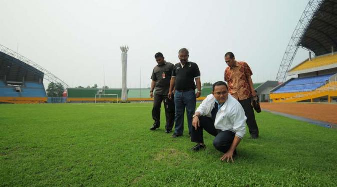 Kondisi Stadion Gelora Sriwijaya Jakabaring terus dipantau oleh pihak pengeola meski kompetisi terhenti. (Bola.com/Riskha Prasetya)