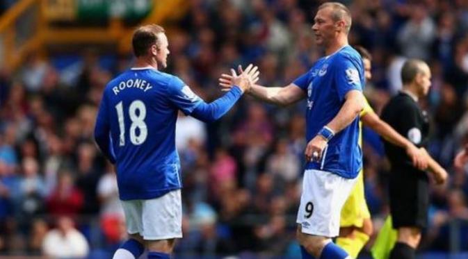 Wayne Rooney kembali mengenakan jersey Everton dalam laga testimonial melawan Villarreal, Minggu (2/8/2015), untuk menghormati Duncan Ferguson. (twitter.com/Everton/media)