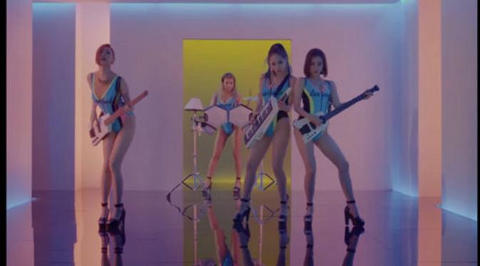 Wonder Girls dalam videoklip I Feel You dengan konsep retro di era 1980-an