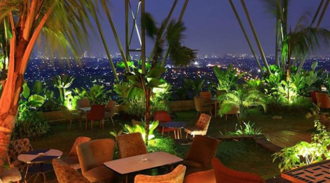 Restoran dengan desain taman langit di Jakarta