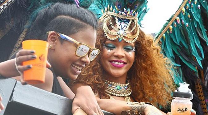 Rihanna (dailymail.com)