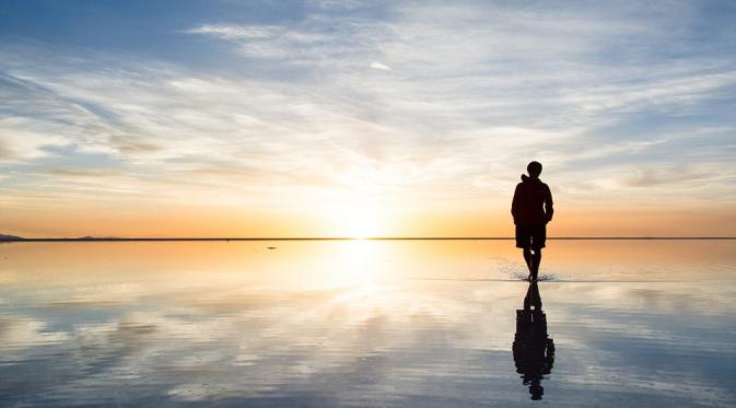 Pengalaman berjalan di atas air saat liburan ke Bolivia