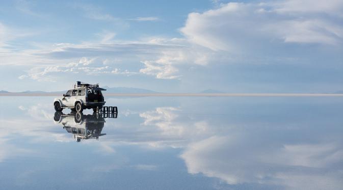 Pengalaman berjalan di atas air saat liburan ke Bolivia