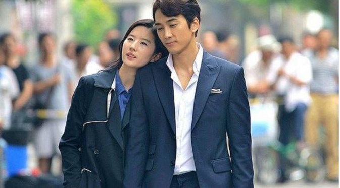 Kemesraan Song Seung Hun dan Liu Yifei juga sempat ditunjukkan di depan kamera dalam film The Third Way of Love yang diperankan keduanya.