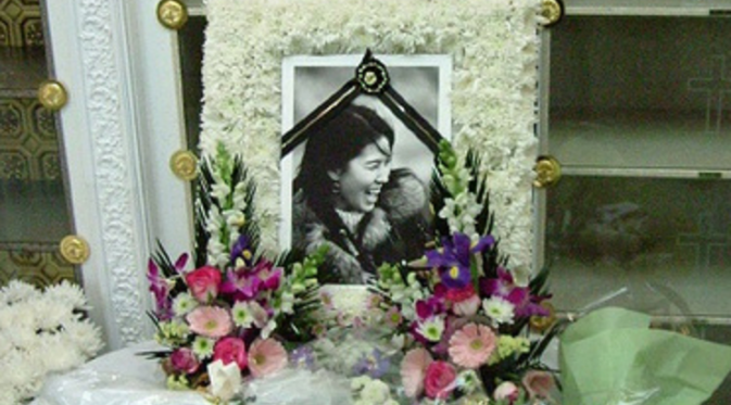 Pemakaman Lee Eun Joo setelah ditemukan meninggal dunia, 22 Februari 2005.