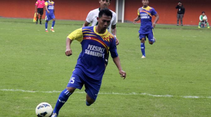 ANDALAN - Galih Chandra salah satu pemain andalan Persires saat tampil di Piala Kemerdekaan. (Bola.com/Vincensius Sawarno)