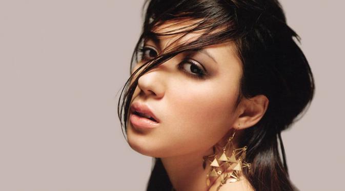Michelle Branch (via pageresource.com)