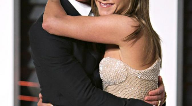 Jennifer Aniston dan Justin Theroux menghadiri Vanity Fair Oscars Party di California pada 22 Februari 2015. Pasangan yang bertunangan sejak 2012 lalu itu dikabarkan telah resmi menikah pada Rabu (5/8) secara diam-diam. (AFP PHOTO/ADRIAN SANCHEZ-GONZALEZ)
